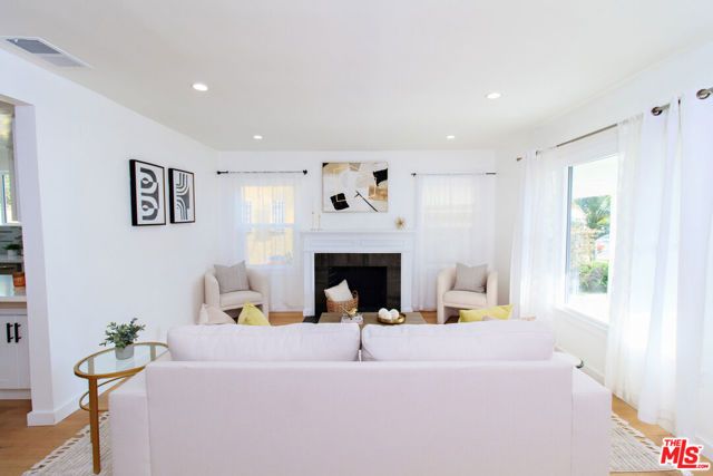 4068 Sutro Avenue, Los Angeles, CA 90008