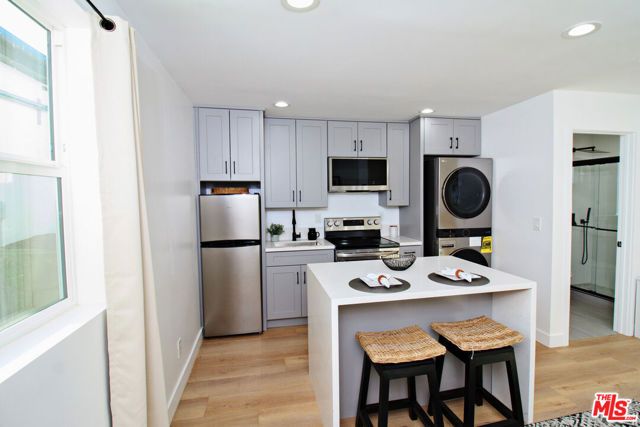 4068 Sutro Avenue, Los Angeles, CA 90008