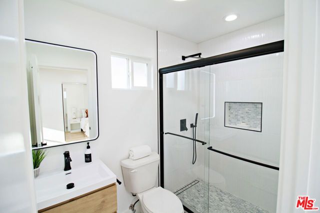 4068 Sutro Avenue, Los Angeles, CA 90008