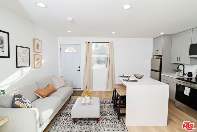 4068 Sutro Avenue, Los Angeles, CA 90008