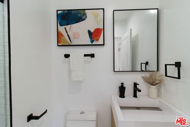 4068 Sutro Avenue, Los Angeles, CA 90008
