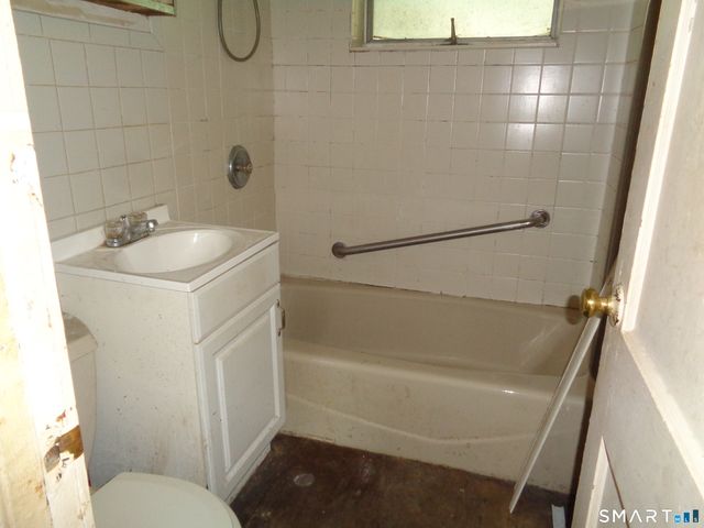 318 Stonybrook Road, Stratford, CT 06614