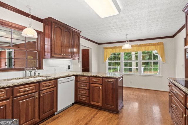 4352 White Oak Drive, Sugar Hill, GA 30518
