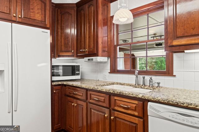 4352 White Oak Drive, Sugar Hill, GA 30518