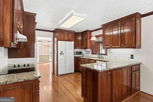 4352 White Oak Drive, Sugar Hill, GA 30518