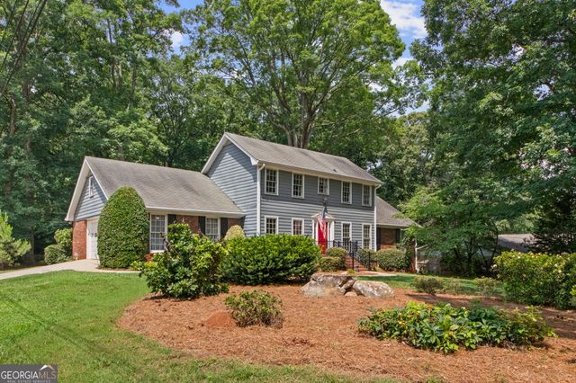 4352 White Oak Drive, Sugar Hill, GA 30518
