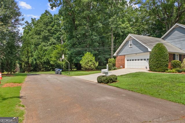 4352 White Oak Drive, Sugar Hill, GA 30518