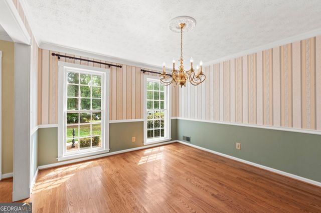 4352 White Oak Drive, Sugar Hill, GA 30518