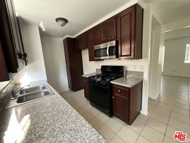 142 E Merrill Avenue, Rialto, CA 92376