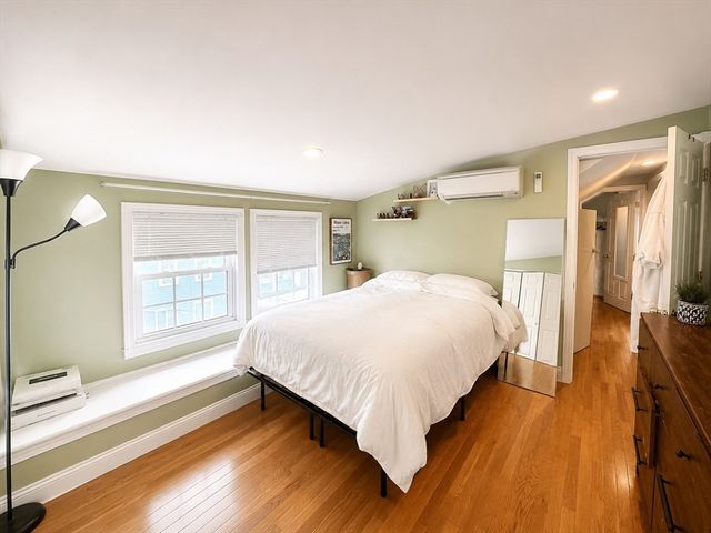 18 Linden Pl 2, Brookline, MA 02445