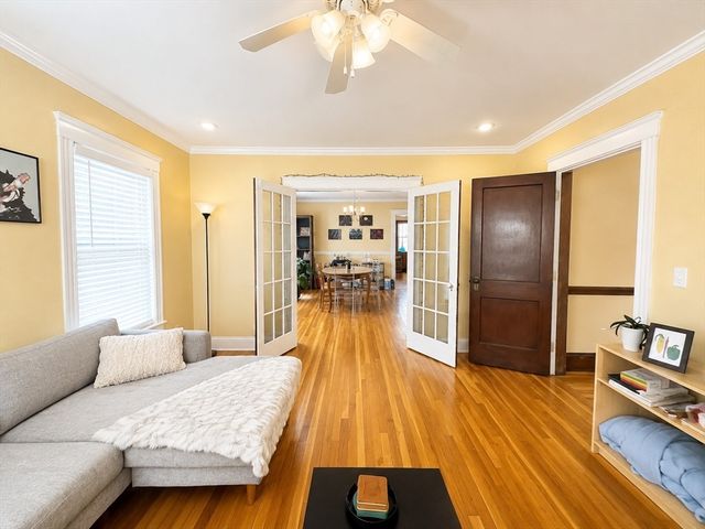 18 Linden Pl 2, Brookline, MA 02445