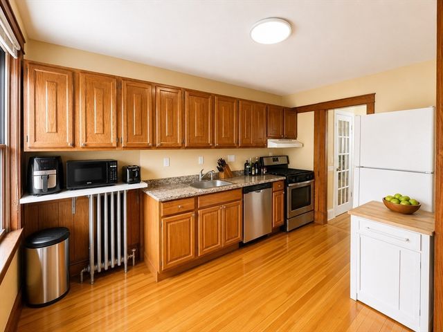 18 Linden Pl 2, Brookline, MA 02445