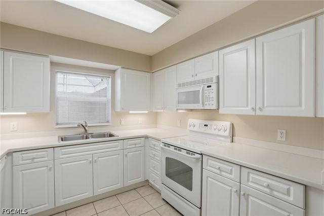 4263 Covey CIR 16B, Naples, FL 34109