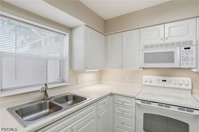 4263 Covey CIR 16B, Naples, FL 34109