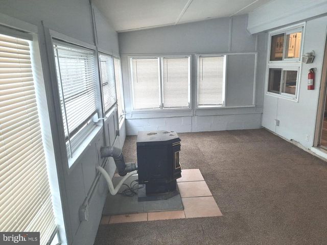 35 VIKING LN, Levittown, PA 19054