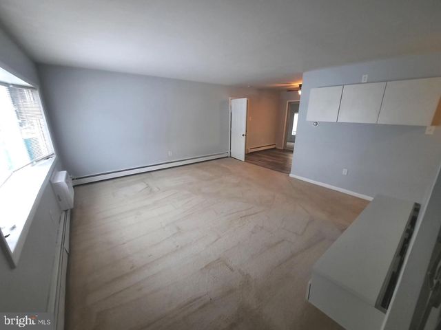 35 VIKING LN, Levittown, PA 19054