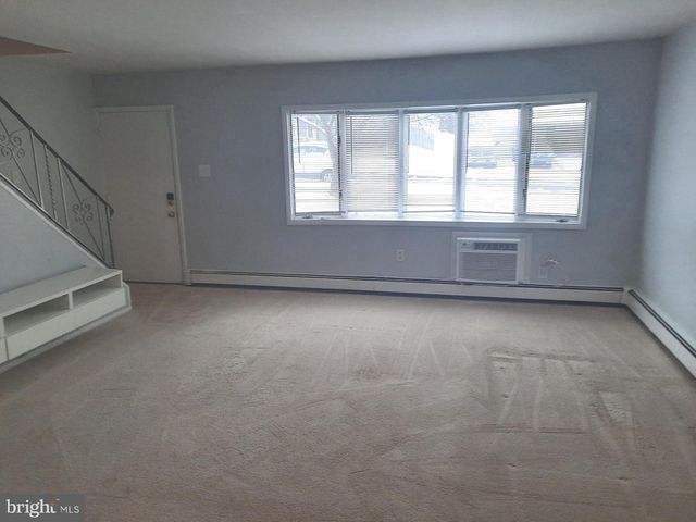 35 VIKING LN, Levittown, PA 19054