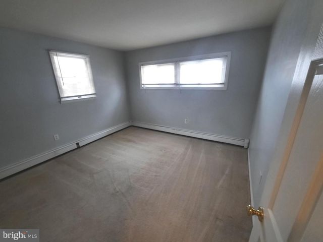 35 VIKING LN, Levittown, PA 19054