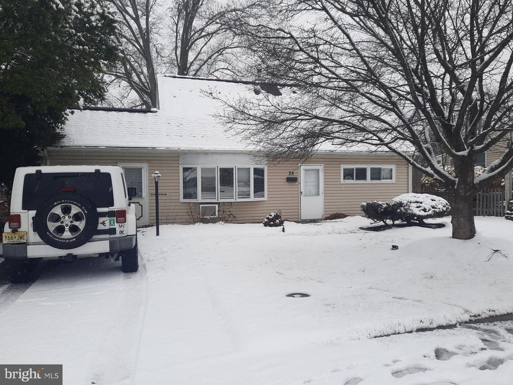 35 VIKING LN, Levittown, PA 19054