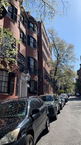 105 Pinckney St 8, Boston, MA 02114