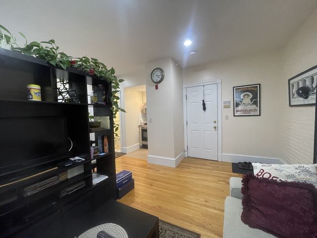 105 Pinckney St 8, Boston, MA 02114