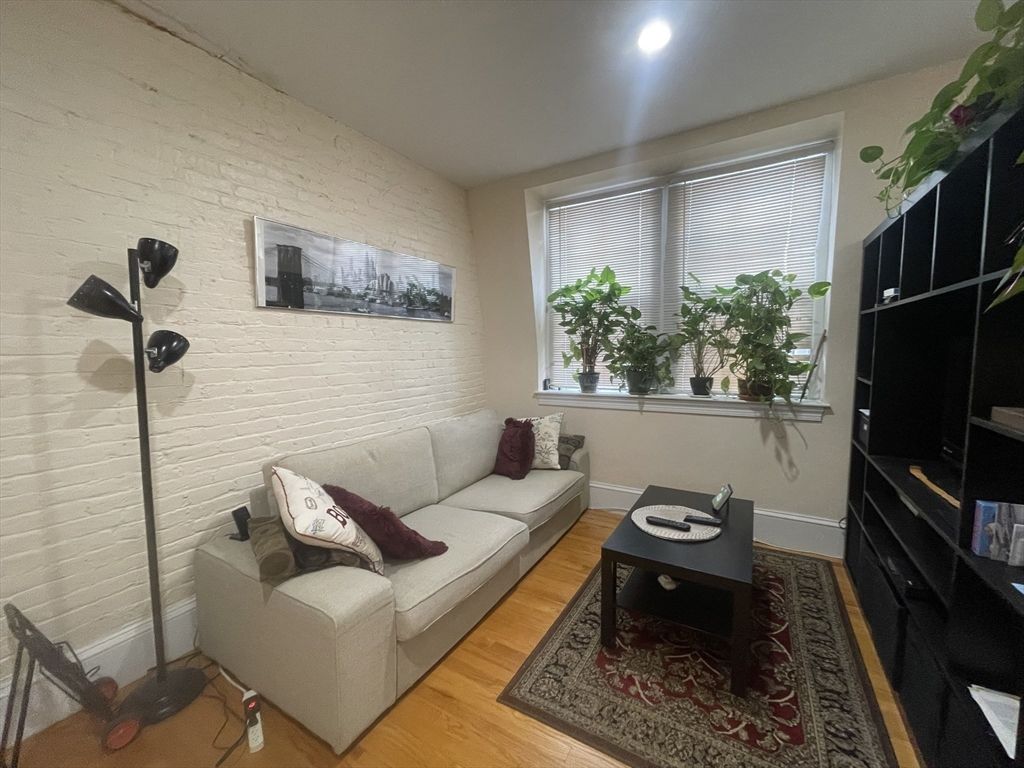 105 Pinckney St 8, Boston, MA 02114