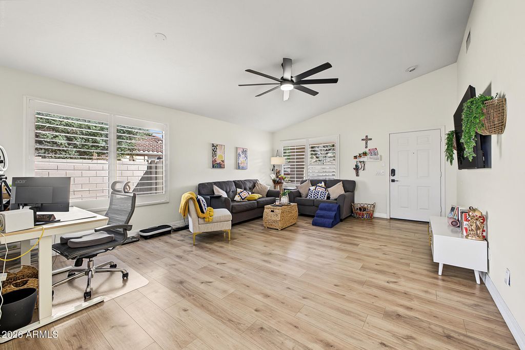 7808 W NORTHVIEW Avenue, Glendale, AZ 85303 — photo 4