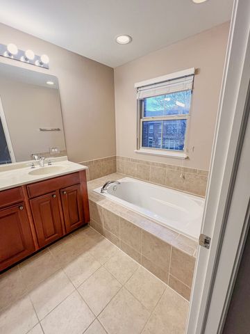 742 Summit Lane, Vernon Hills, IL 60061