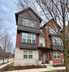 742 Summit Lane, Vernon Hills, IL 60061