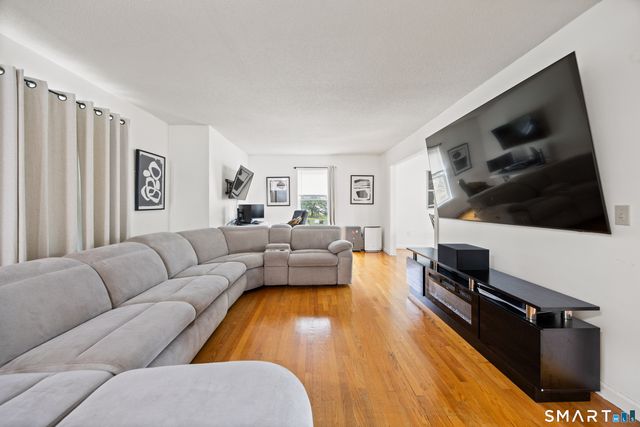 14 Jason Court, Naugatuck, CT 06770