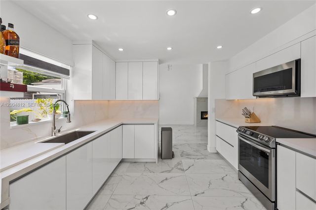 14446 SW 95th Ter, Miami, FL 33186