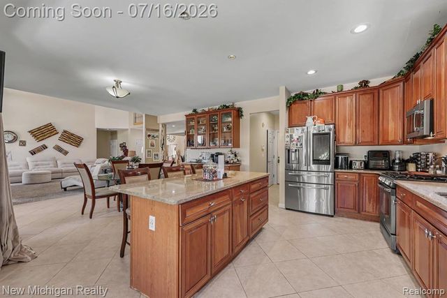 3812 Finch Drive, Troy, MI 48084
