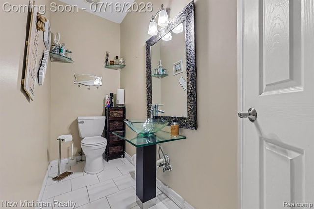 3812 Finch Drive, Troy, MI 48084