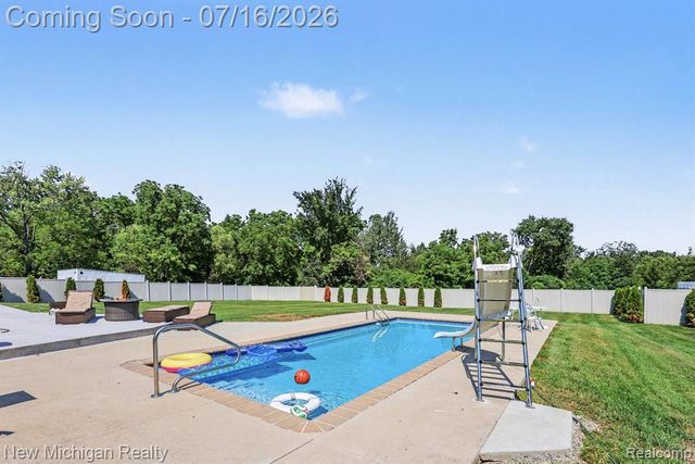 3812 Finch Drive, Troy, MI 48084