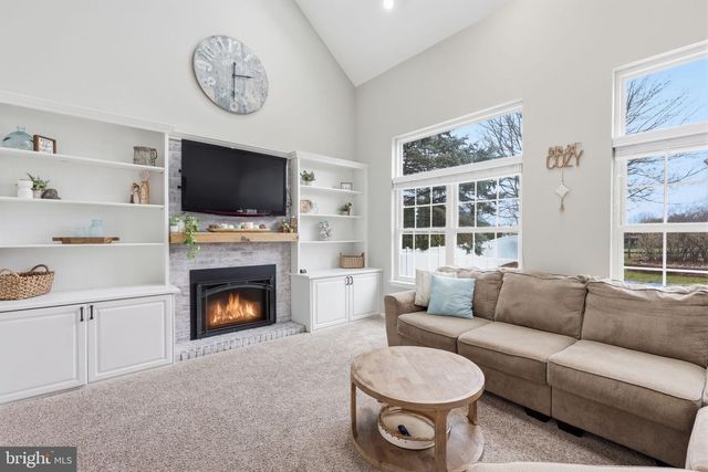 1821 FOX RUN TER, Warrington, PA 18976