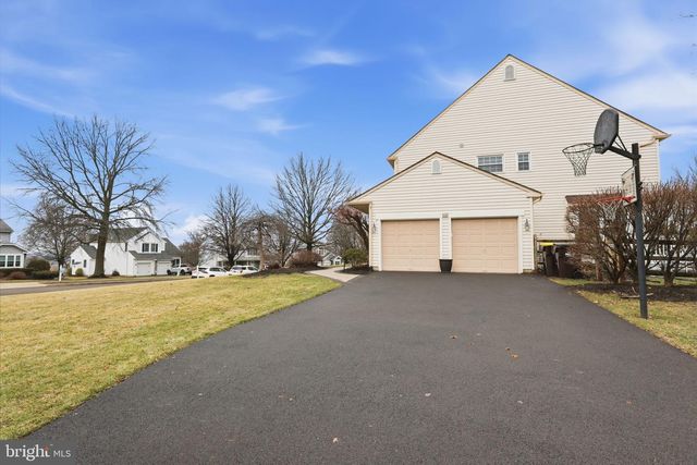 1821 FOX RUN TER, Warrington, PA 18976