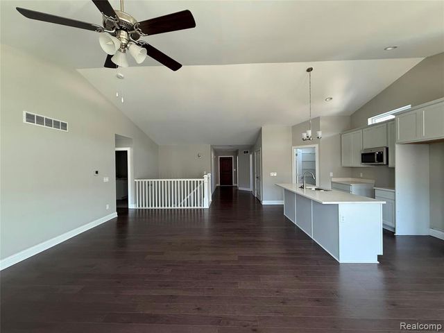 255 Canyon Creek Court 49, Howell, MI 48843