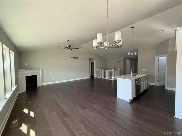 255 Canyon Creek Court 49, Howell, MI 48843