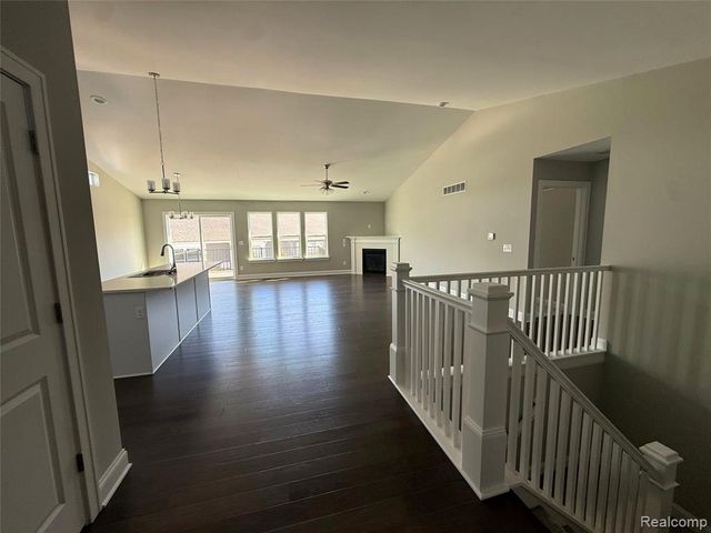 255 Canyon Creek Court 49, Howell, MI 48843