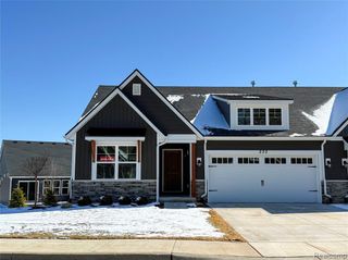 255 Canyon Creek Court 49, Howell, MI 48843