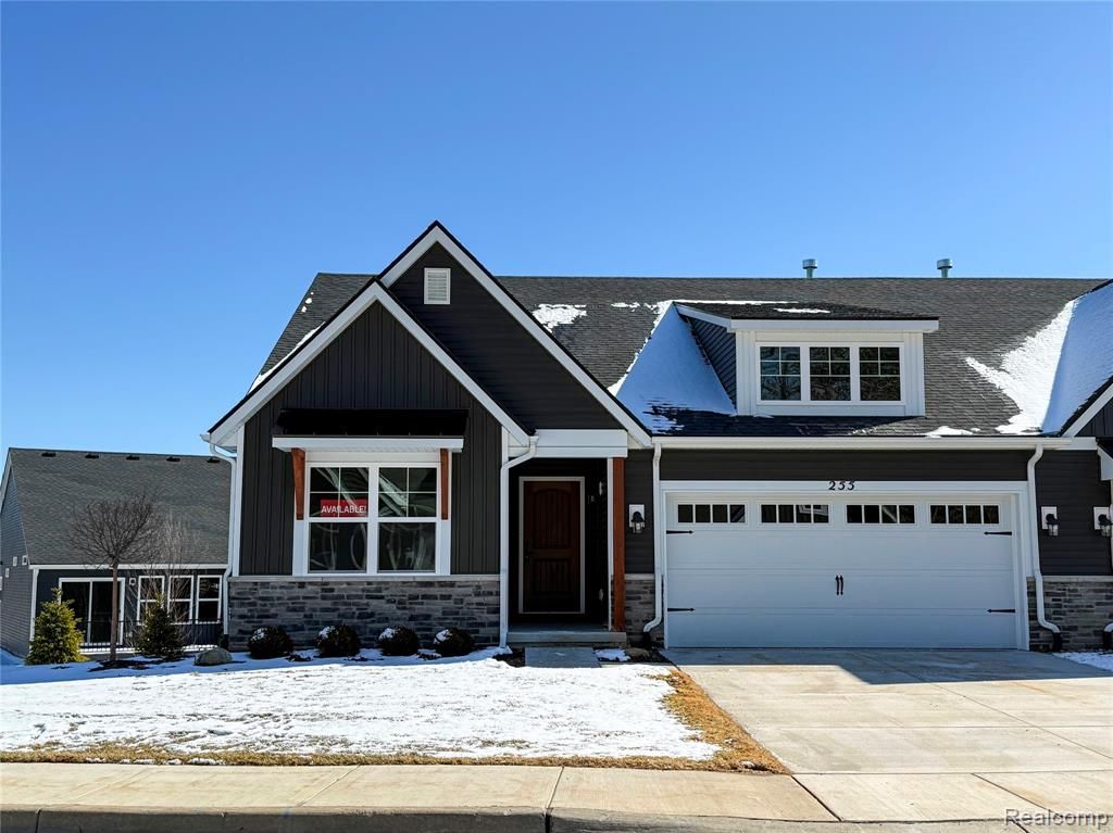 255 Canyon Creek Court 49, Howell, MI 48843