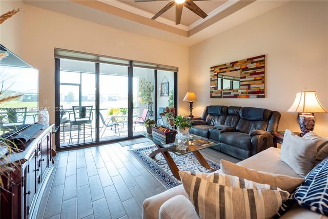 7718 N Blue Spring Dr, Parkland, FL 33067