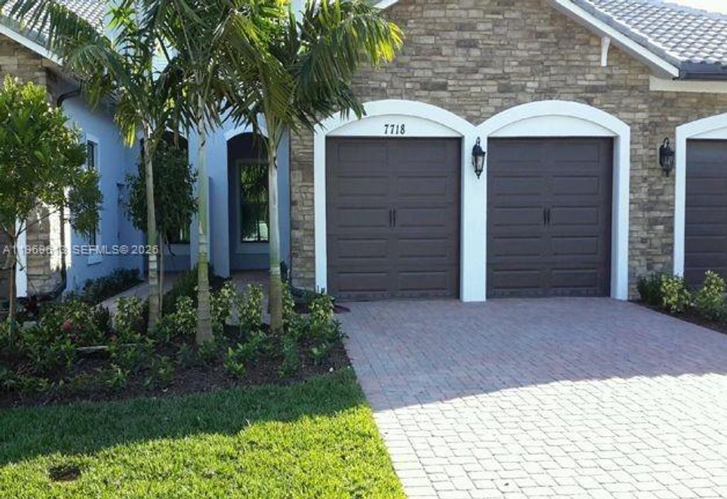 7718 N Blue Spring Dr, Parkland, FL 33067