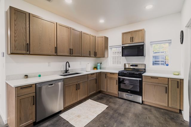 5544 E 10th Avenue, Gary, IN 46403