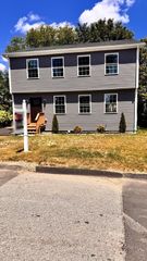 87 Dunedin St, Cranston, RI 02920