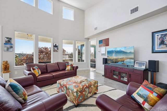 145 Longhorn Trail, Kerrville, TX 78028