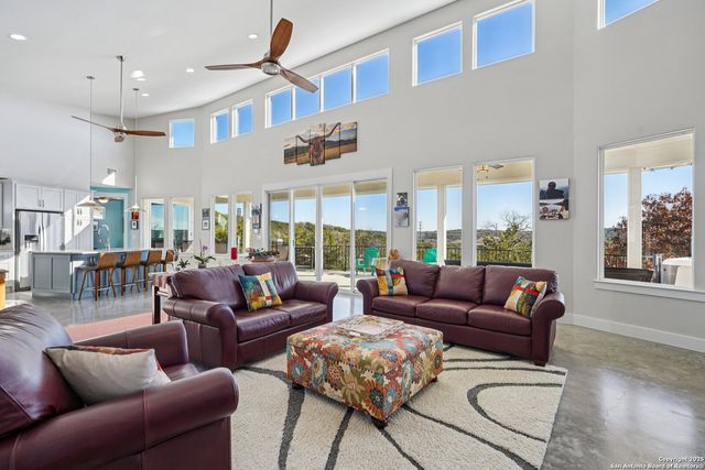 145 Longhorn Trail, Kerrville, TX 78028