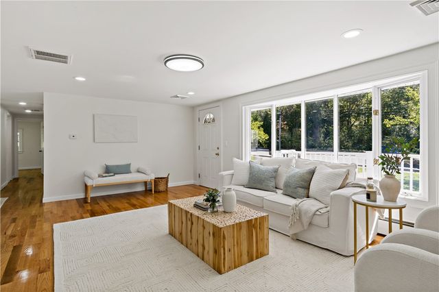 245 Chestnut Street, Bristol, RI 02809