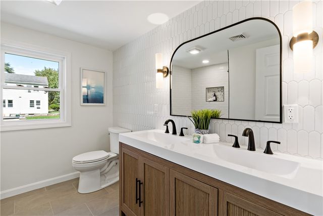 245 Chestnut Street, Bristol, RI 02809