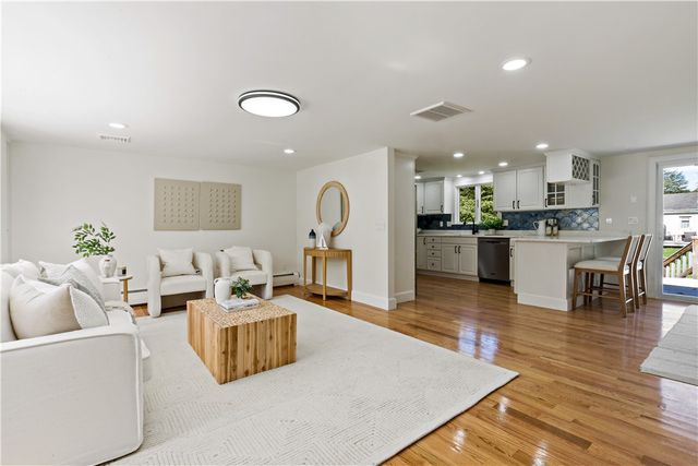 245 Chestnut Street, Bristol, RI 02809
